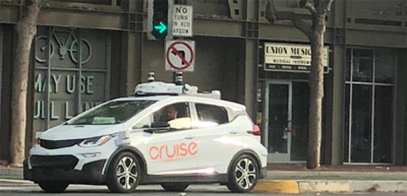 Sin pausa, GM está armando un servicio de taxis robóticos en San Francisco
